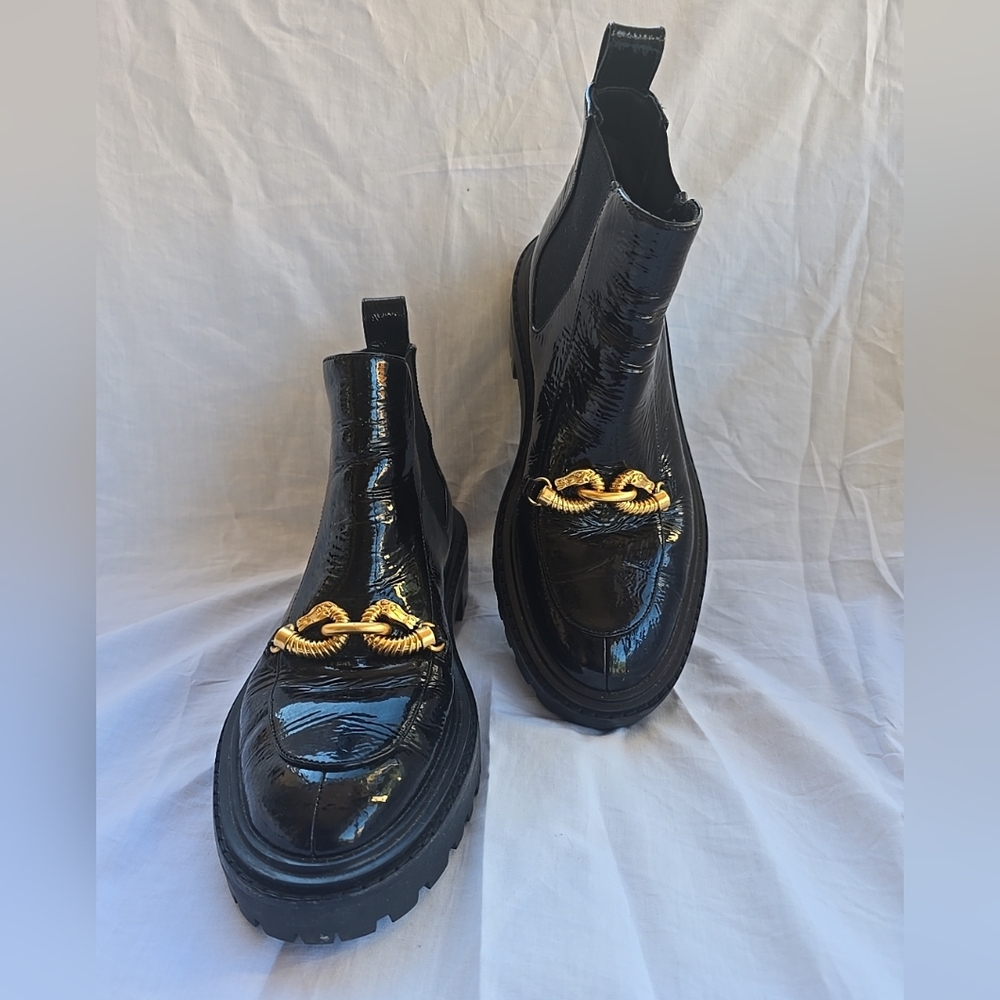 Tory Burch Jessa 45mm Lug Sole Leather Chelsea Boots Size 9.5 WORN ONCE